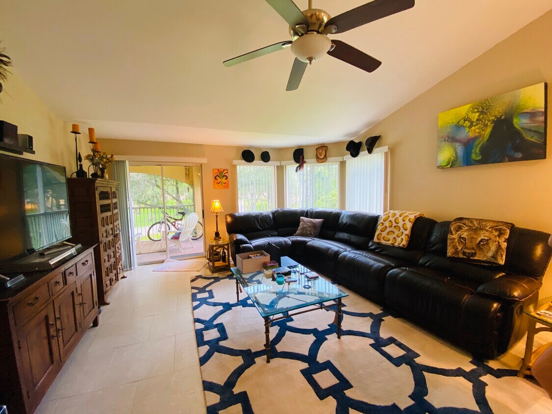 Foto principal - 2400 NW 33rd St