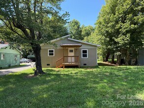 Building Photo - 2621 E Greenbriar Rd