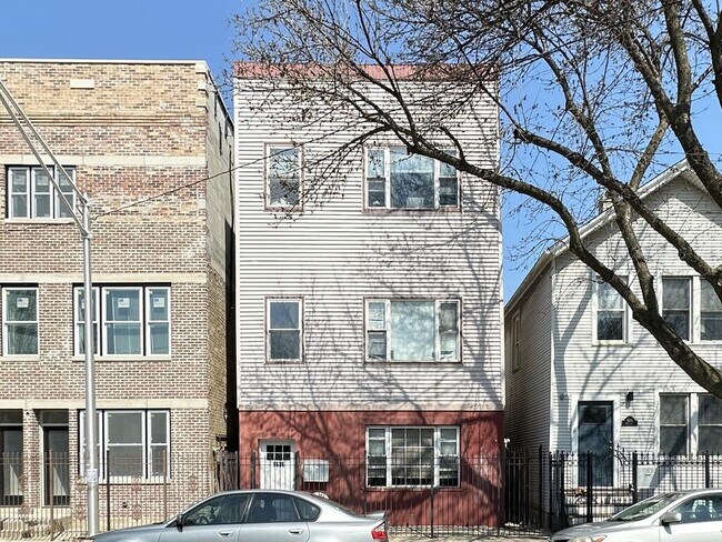 Building Photo - 1636 W Ohio St