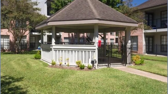 Foto del edificio - 450 El Dorado Blvd