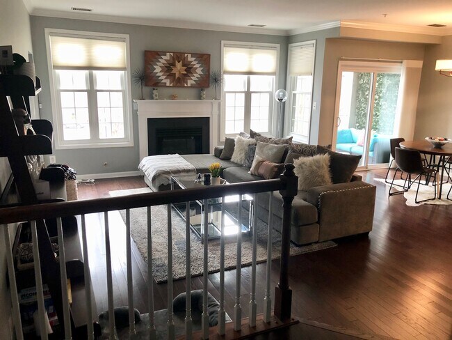 Foto del edificio - 4679 Longstreet Ln