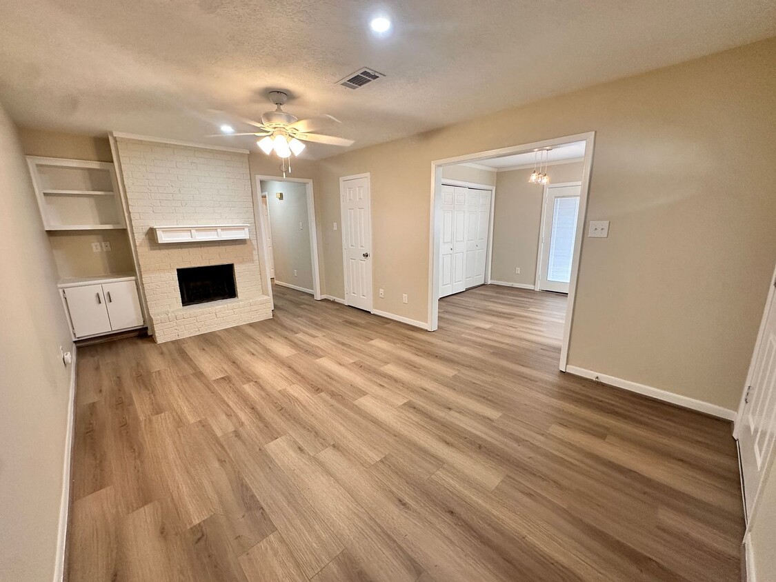 Primary Photo - 2404 Pecan Ridge Dr