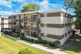 Building Photo - 301 E Plainfield Rd