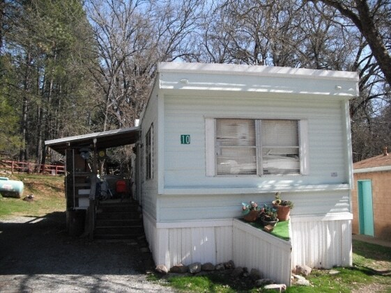  - 21581 Phoenix Lake Rd