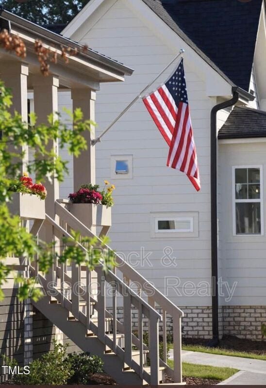 Photo - 156 Cottage Way House