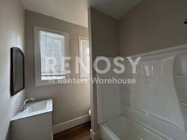 Foto del edificio - Newly renovated 3 bedroom, 1 bathroom minutes from Miles College and is an easy 15-to-20-minute d...