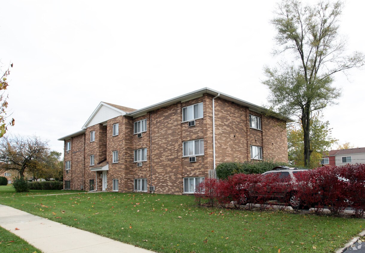 Primary Photo - 1135 Surrey Dr