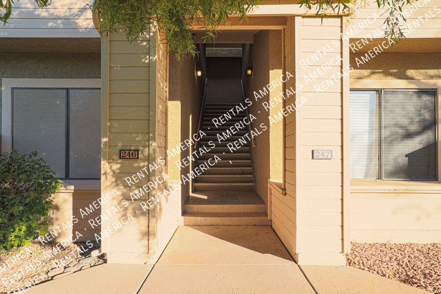 Primary Photo - 2035 S Elm St