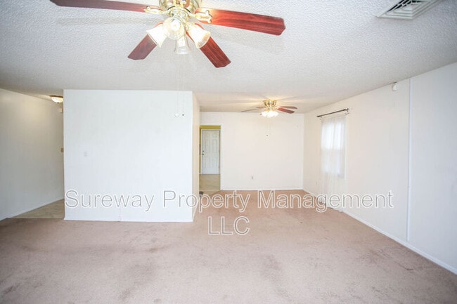 Building Photo - 8 Manakin Pl