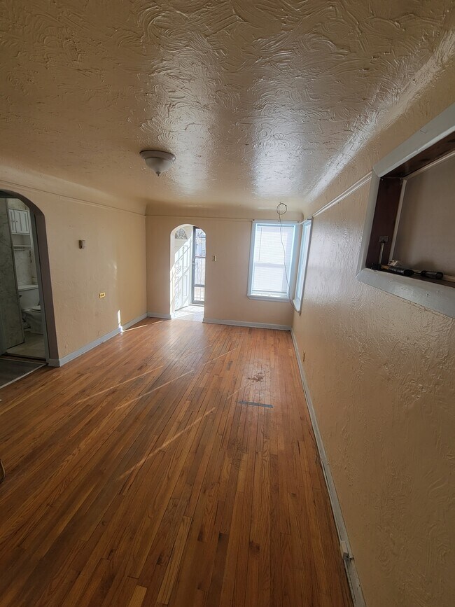 Foto del edificio - 2406 E 10th St