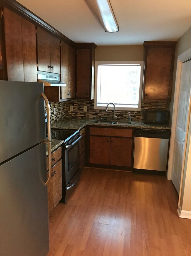 Foto del edificio - 3BR Eastside Home just off Barnett Shoals