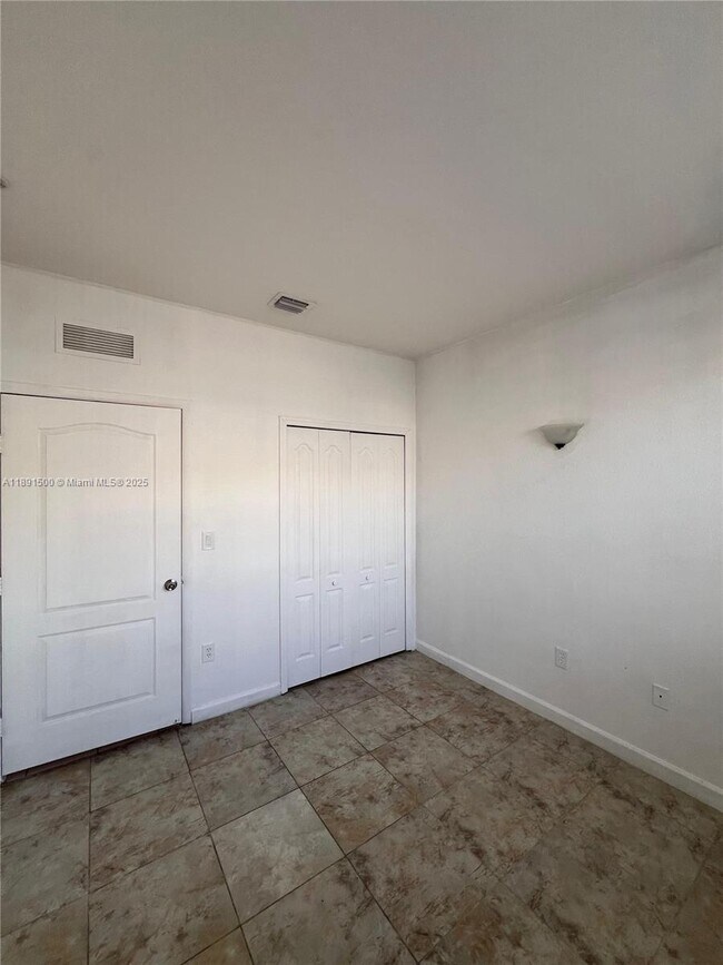 Foto del edificio - 1666 SE 27th Ct
