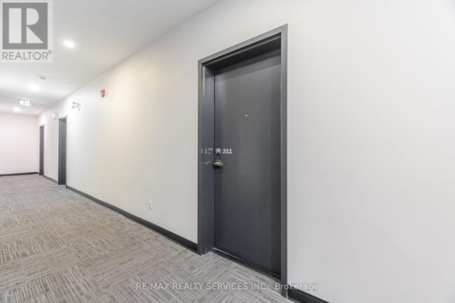 Photo du bâtiment - 690 King St W
