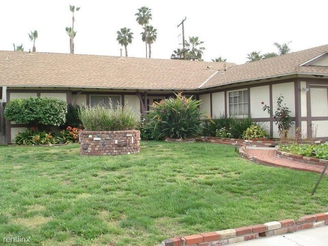 Building Photo - 3 br, 2 bath House - 1730 E. Hodson Ave