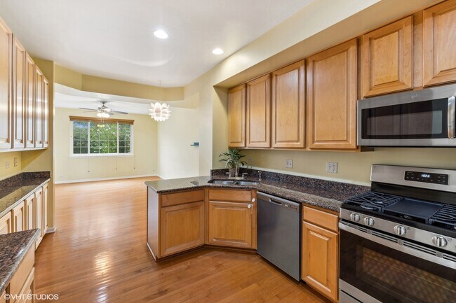 Building Photo - 2576 Camberley Cir