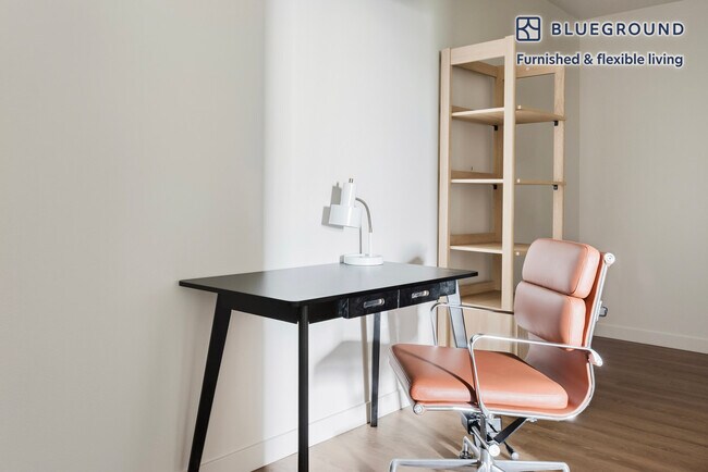 Foto del edificio - 2333 Calle Del Mundo