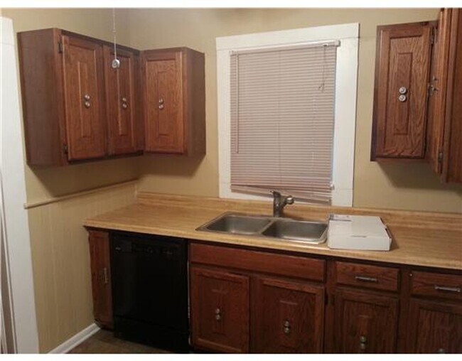Foto del edificio - 2 Bed 1 Bath House in Pineville