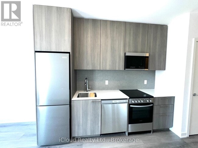 Photo du bâtiment - 7439 Kingston Rd