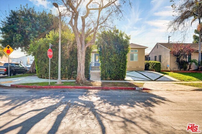 Foto del edificio - 5400 W 82nd St