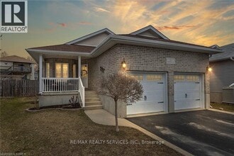 Building Photo - 172 Macdougall Dr