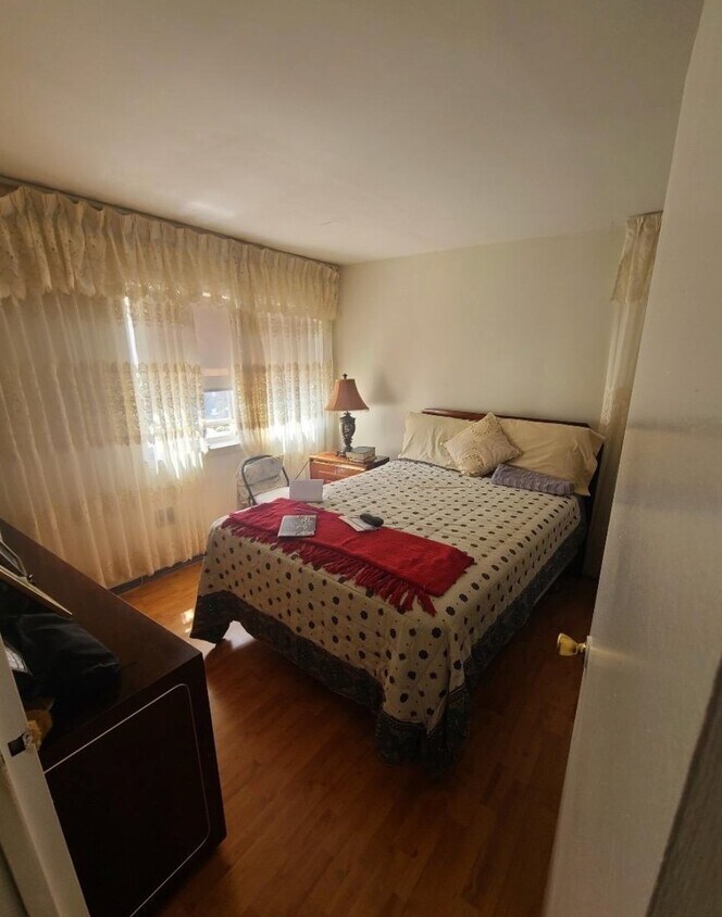 Foto del edificio - 120 Wyona St