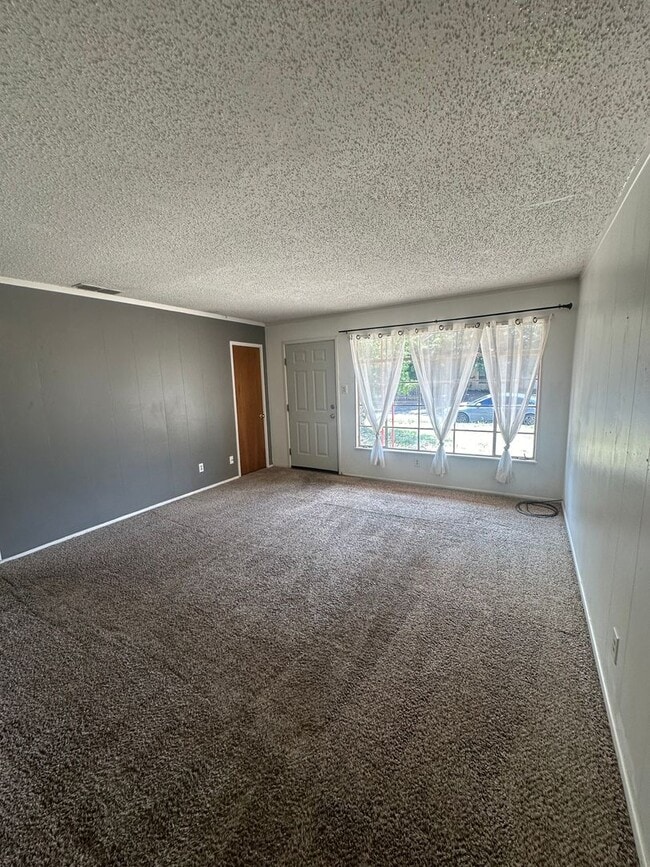 Building Photo - Cozy and Comfortable 3 Bed Home! Sandia Sc...