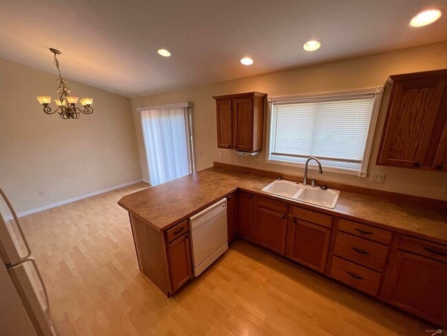 Building Photo - 6905 Mulberry Dr