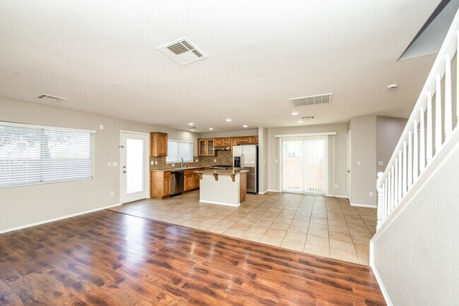 Foto del edificio - 8437 Spencer Canyon St