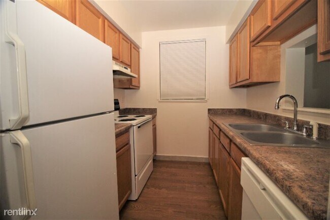 Building Photo - 1 br, 1 bath Condo - 15252 E Hampden Cir