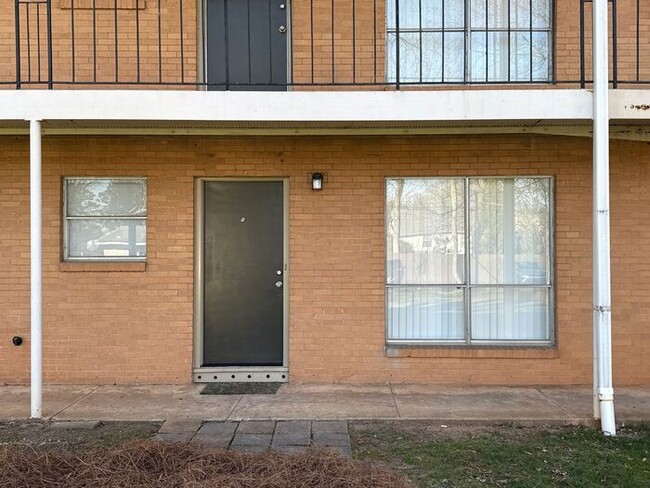 Building Photo - Apartment near Plaza Midwood