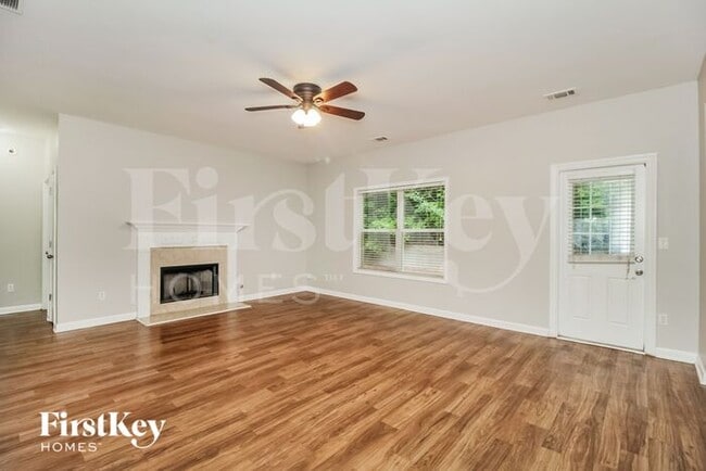 Building Photo - 137 Holbrook Dr