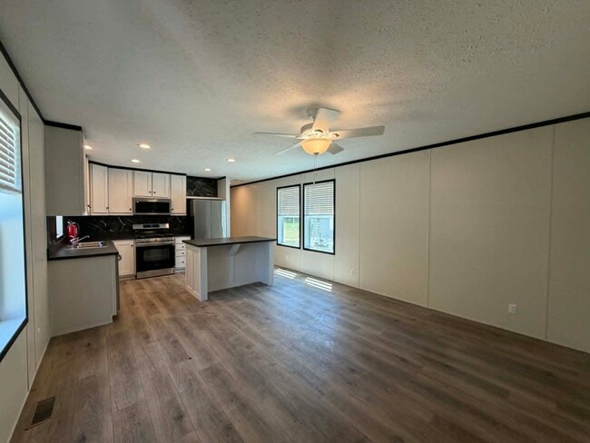 Building Photo - 4015 Underwood Ct