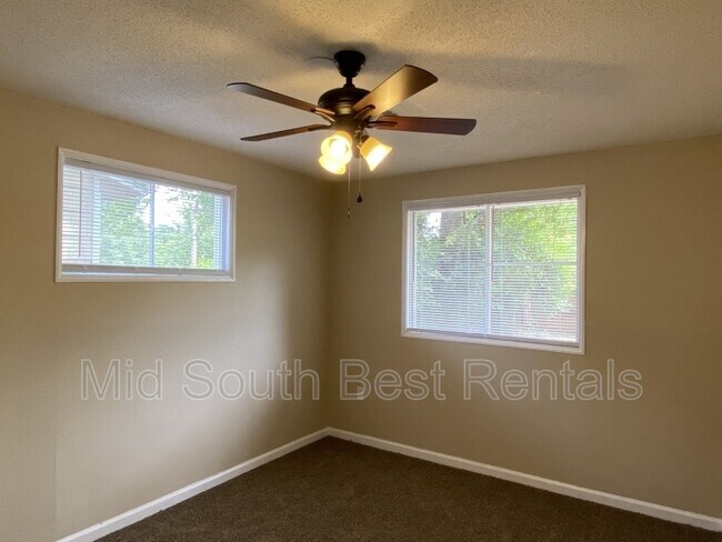 Building Photo - 23 Hiland Pl