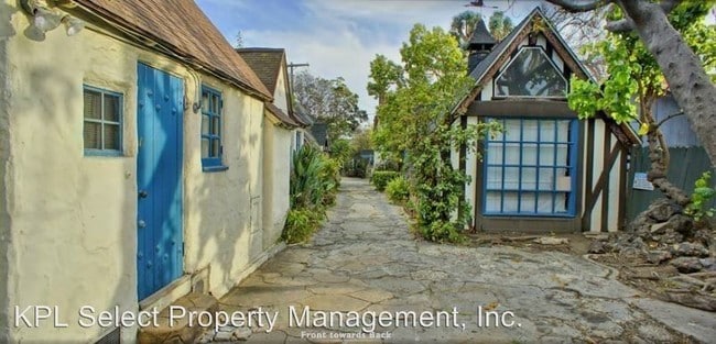 Building Photo - 4350 Beverly Blvd