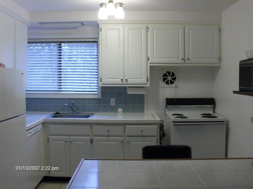 Kitchen - 25749 Woodward Ave