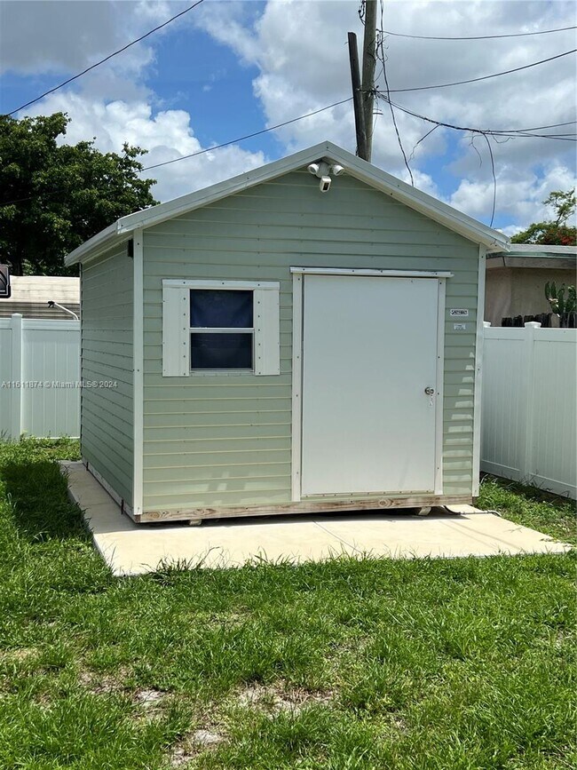 Building Photo - 12245 NW 10th Ave