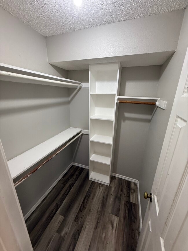 Foto del edificio - 830 Ash Grove Ln