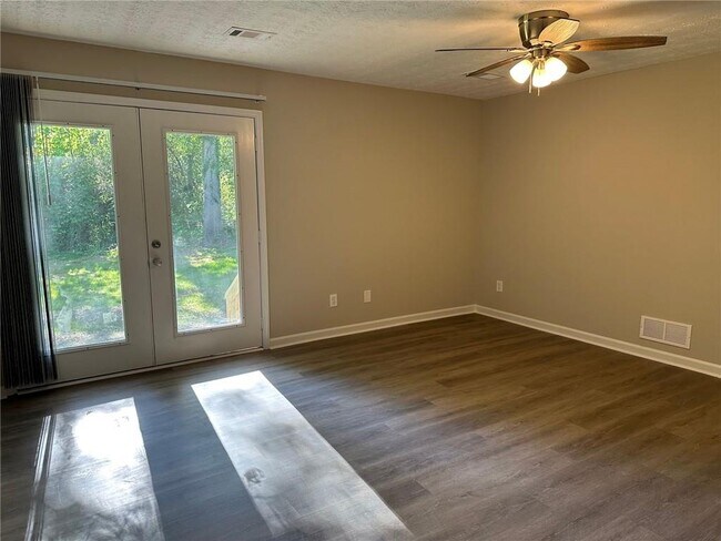 Foto del edificio - 1693 Briarbend Ct