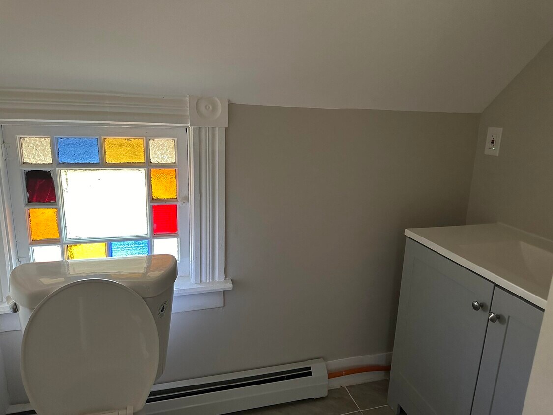 449 W River Rd, Hooksett, NH 03106 Room for Rent in Hooksett, NH