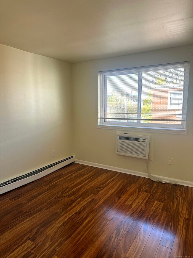 Foto del edificio - 4 Van Zant St