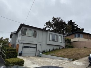Building Photo - 1063 Gilman Dr