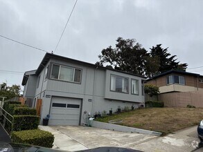 Building Photo - 1063 Gilman Dr
