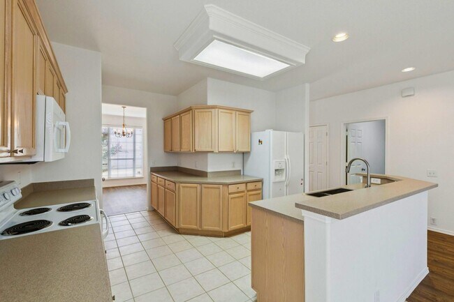 Foto del edificio - 6439 Chester Dr