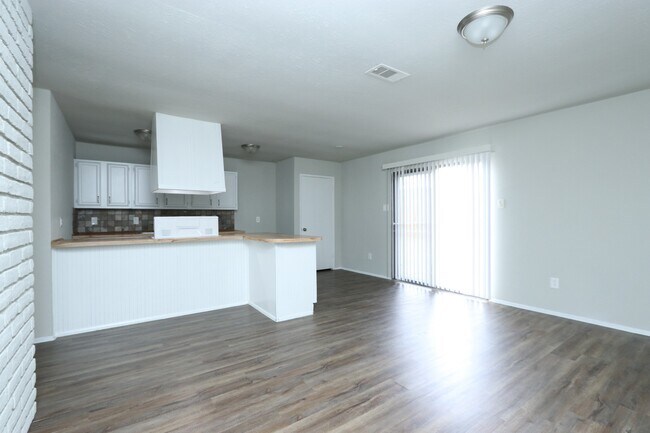Foto del edificio - 24018 Reagon Canyon Dr