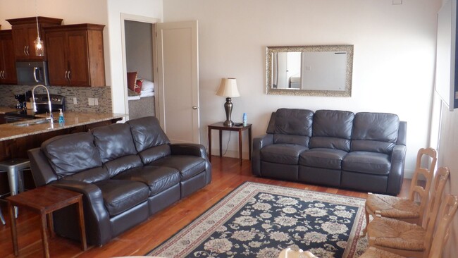 Foto del edificio - Furnished 2 bed / 1 bath Condo - Luxury Li...