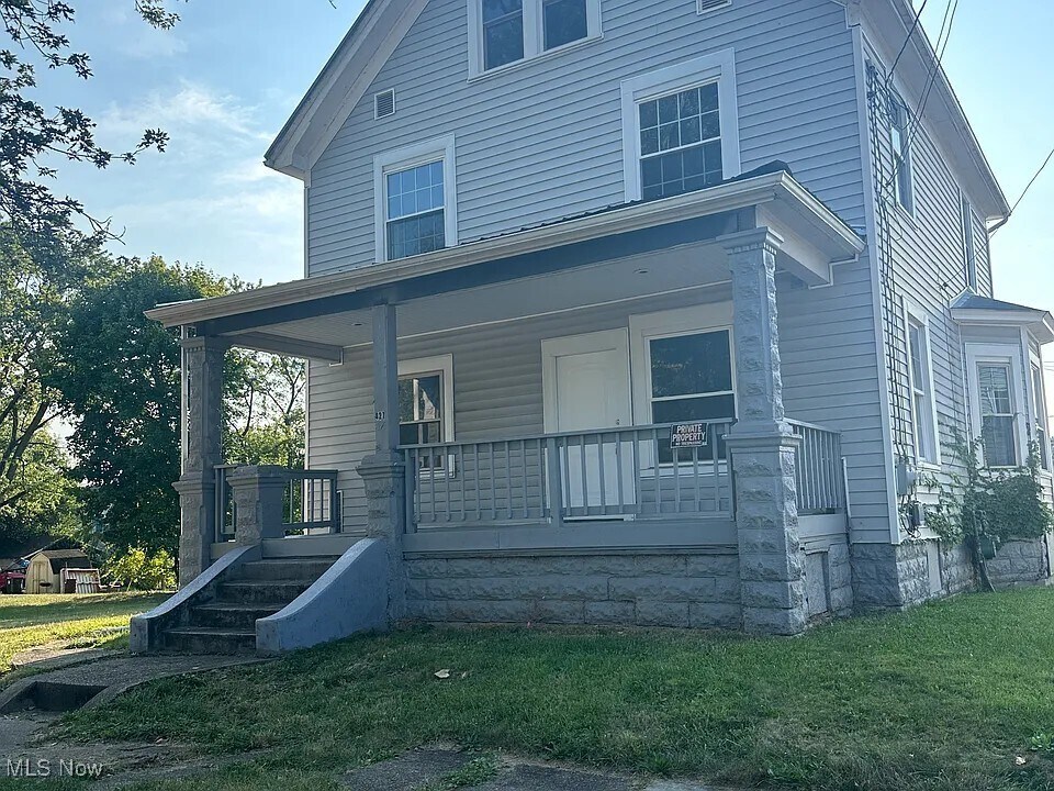 Primary Photo - 427 Brown Ave NW