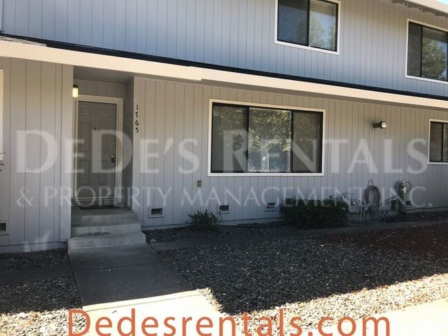 Foto del edificio - 1765 Eardley Ave