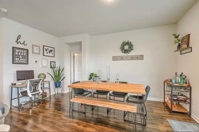 Foto del edificio - 405 Bering Ln