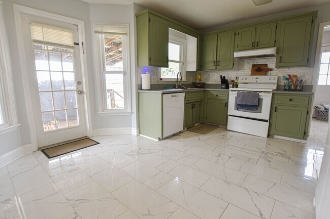 Foto del edificio - Pet Friendly Five Bedroom!