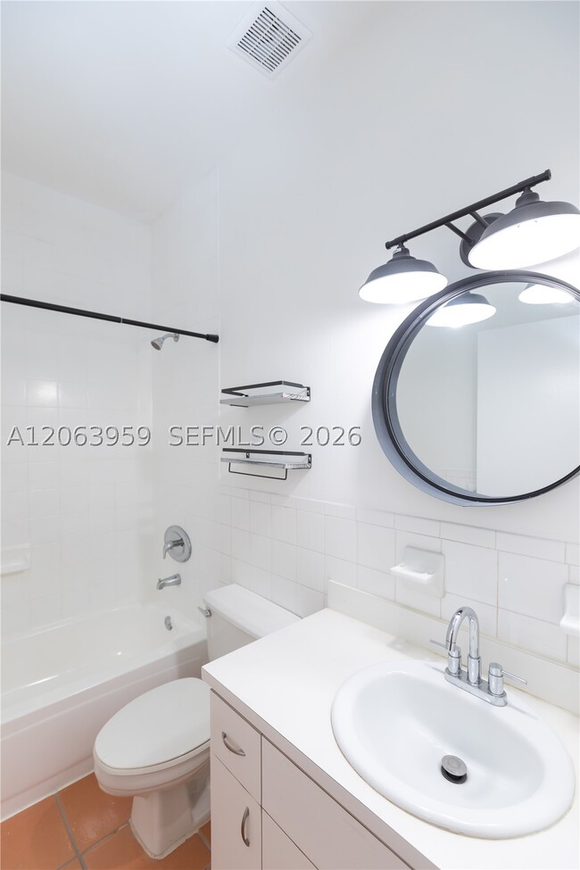 Foto del edificio - 3007 Bird 11